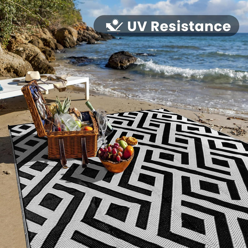 Black & Light Grey 8x10 Outdoor Plastic Straw Rug with Carry Bag O43230