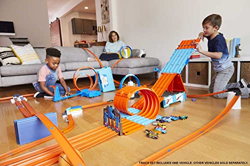 Toy Car Track Set with 2 Cars in 1:64 Scale A785348