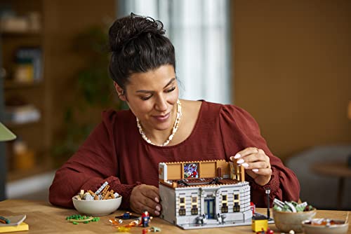 3-Story Modular Building Set with 9 Minifigures D674